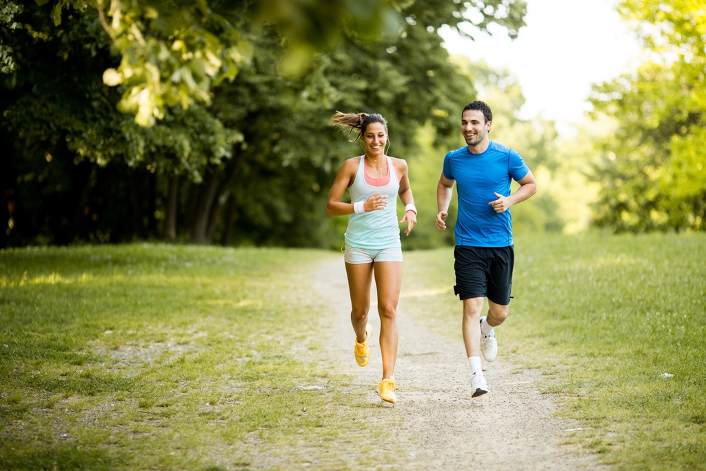 Ако сериозно се занимавате с подобряване на ефективността си при бягане, фокусирането върху това, което ядете, преди и след бягане е изключително важно за успеха. 